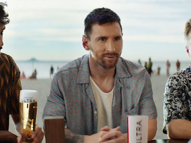 Este hito publicitario no solo resalta la versatilidad de Messi en el mundo del entretenimiento, sino que también subraya la relevancia de Michelob Ultra-Anheuser-Busch al asegurarse un espacio destacado durante el Super Bowl.