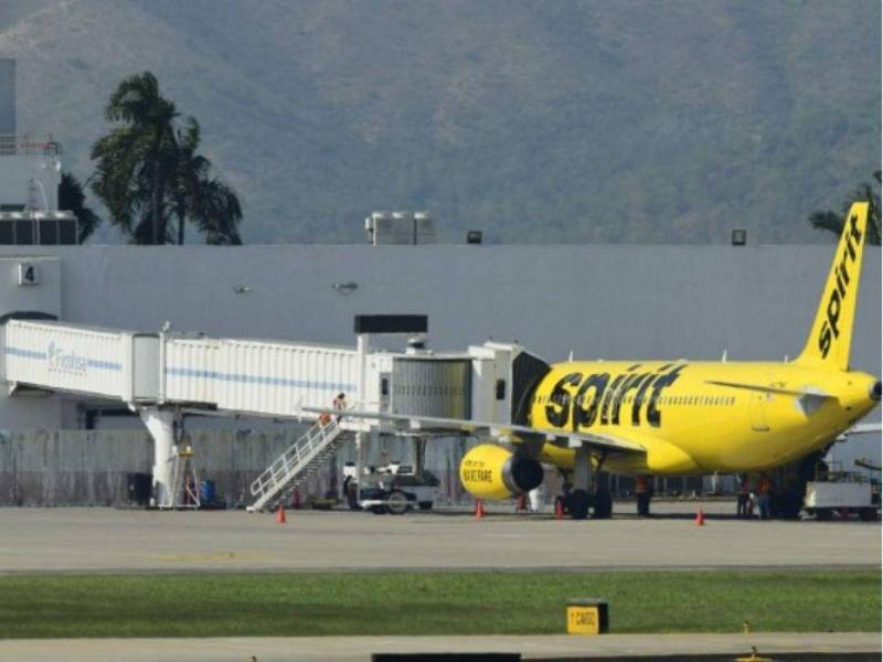 De acuerdo con las proyecciones, solo en 2026 en Honduras dejarán de atenderse más de 90,800 pasajeros en rutas hacia Fort Lauderdale, Orlando, Houston y New Orleans, tras el cierre de operaciones de Spirit Airlines.