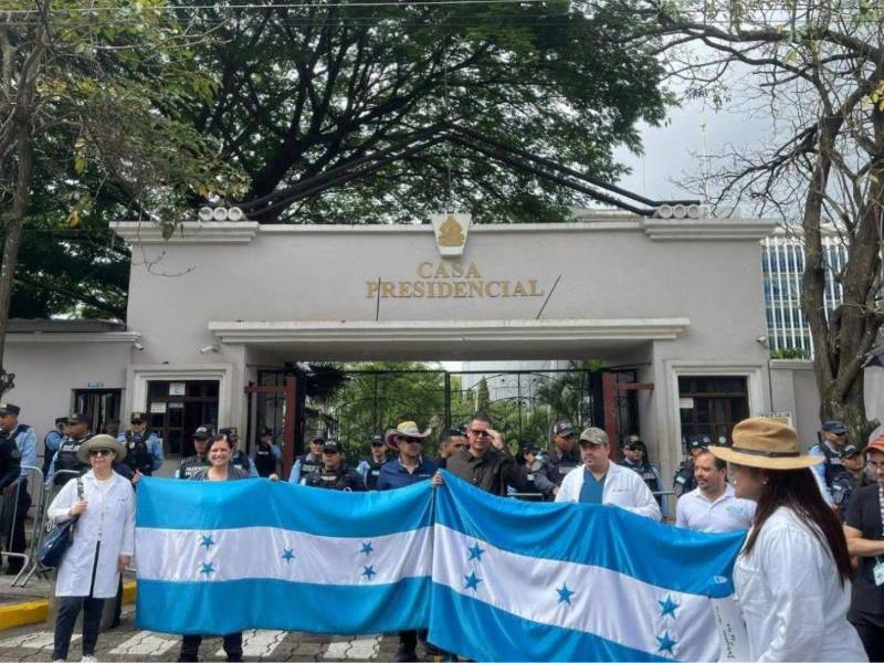 Protestas de médicos luego de que las negociaciones con el Gobierno no hayan permitido alcanzar un acuerdo sobre las demandas planteadas por el gremio.