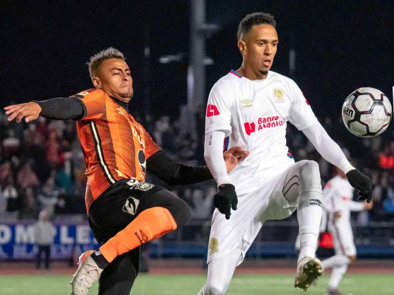 Yan Maciel fue el anotador del gol del Olimpia en el partido amistoso contra el CD Águila en Estados Unidos.