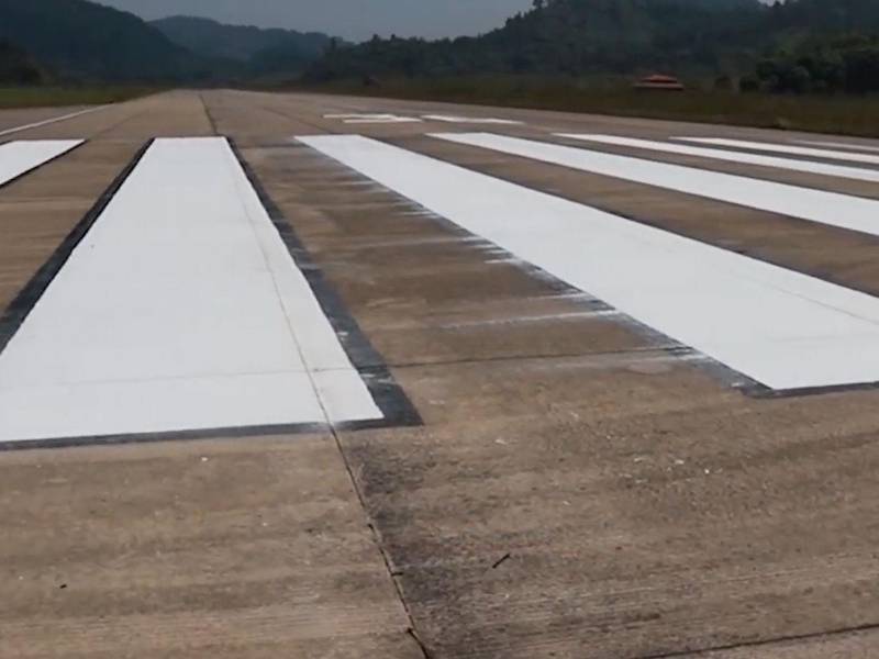 El aeródromo, que consta de una pista y una pequeña terminal de madera, costó L335.7 millones y fue inaugurado en 2015, pero nunca consolidó operaciones comerciales regulares. El gobierno de Asfura proyecta reactivarlo a partir del 1 de noviembre.