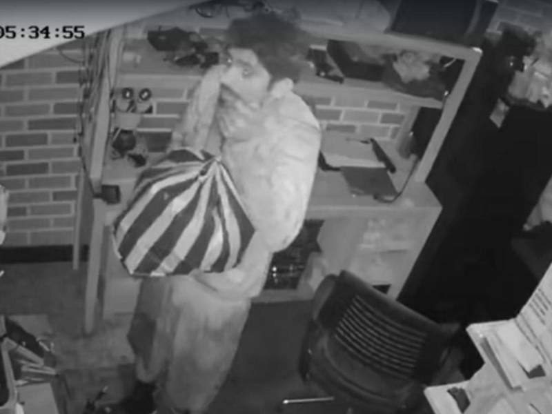 Video: El ladrón de Guamilito lo vuelve a hacer, roba celulares, pero deja su rostro descubierto