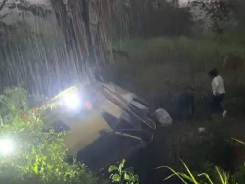 El bus perdió el control y dio varias vueltas, según confirmaron testigos.