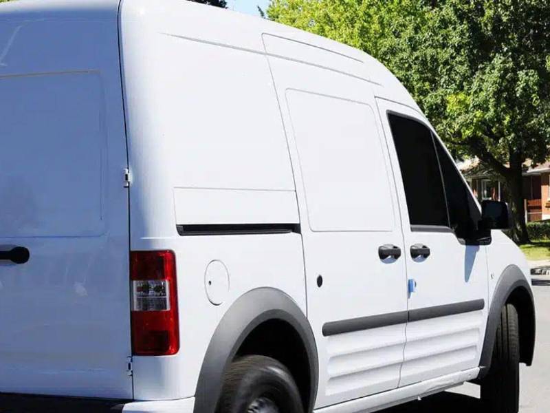 El pequeño estaba en posición fetal tapado con una manta, sobre residuos y cerca de excrementos, y sin poder caminar debido a su prolongada inmovilidad.