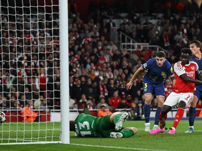 El inglés Saka marcó el gol que le dio la victoria al Arsenal.