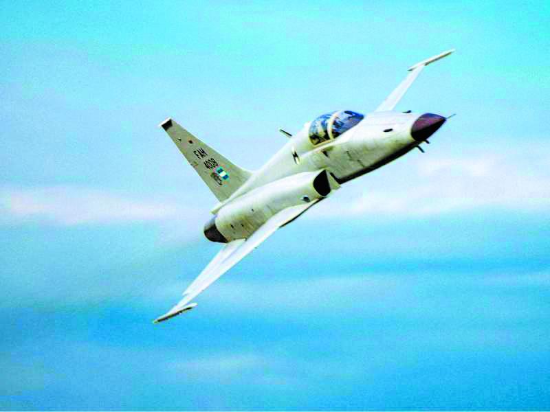 Por antiguos, no hallan repuestos para aviones de combate