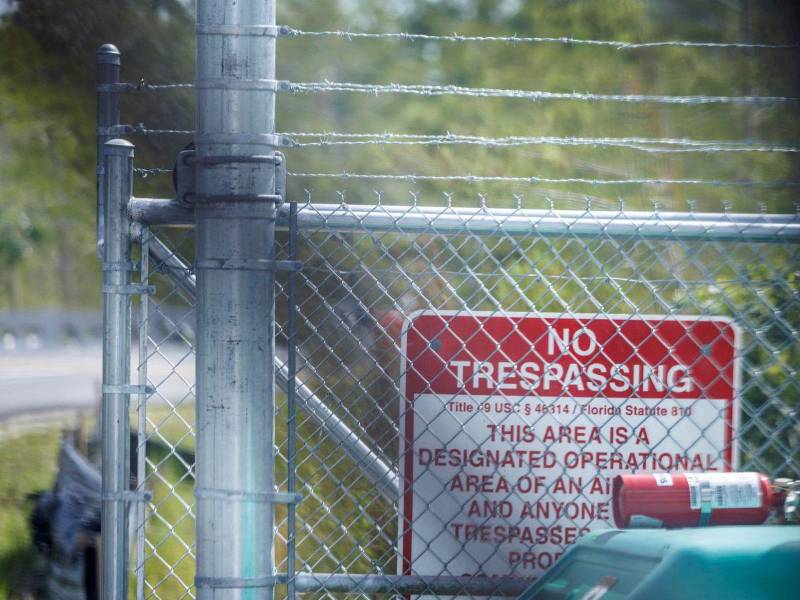 Defensores de indocumentados acusan al Gobierno de Desantis de usar la ley SB 4-C para detener a migrantes en 'Alligator Alcatraz'.