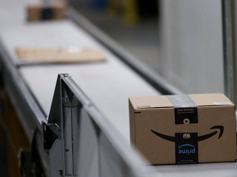 En Amazon, más de medio millón de empleos serían sustituidos por robots.