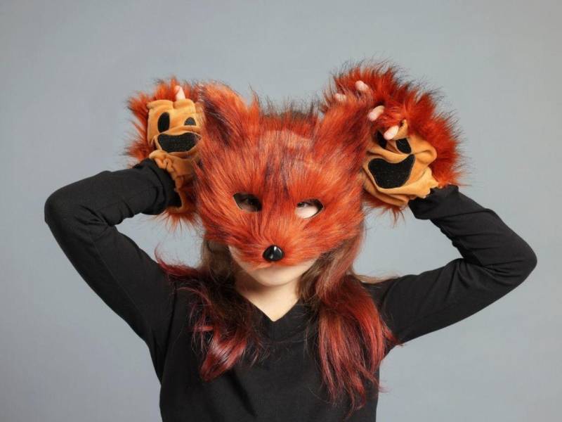 El fenómeno therian, que ganó visibilidad en TikTok y otras plataformas digitales, despertó curiosidad, controversia y preocupación en distintos sectores. Aunque para muchos jóvenes representa una forma de expresión identitaria o un juego estético, especialistas en salud mental advierten que, en ciertos casos, podría estar manifestando malestar emocional y necesidad de contención.