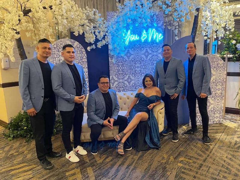 SILVIA RODRÍGUEZA las 11:00 am se presenta en hotel Real Intercontinental acompañada de su banda, seguidamente a las 3:00 pm cantará en Mall Multiplaza y a las 7:00 pm se traslada a restaurante Ro2 en Villanueva, Cortés. Mañana viernes 26 de enero desde las 3:00 pm animará a los asistentes al City Mall y a las 8:00 pm a los comensales en Wings &amp; Buckets de la colonia Jardines del Valle.