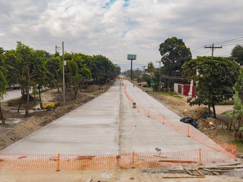 Los trabajos se han realizado de día y de noche, según el alcalde, pero todavía no está lista la obra