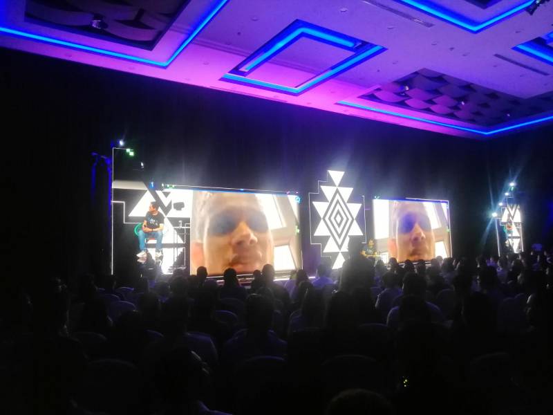 Vitálik Buterin, fundador de la plataforma de código abierto Ethereum, cuando se dirigía (en videoconferencia) a unas 500 personas de diferentes países de América Latina que participan en la ETH Latam en San Pedro Sula, Honduras.