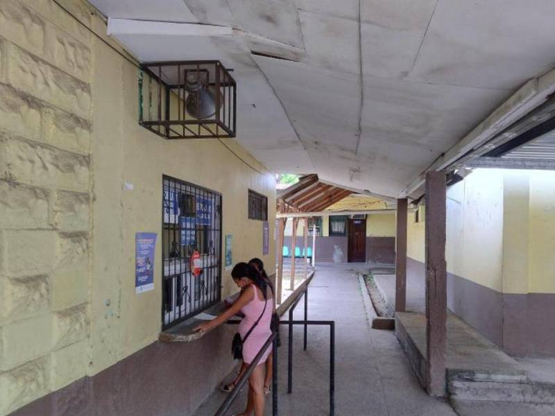 El edificio de la Metropolitana de Salud, construido en 1945, ha recibido pocas reparaciones y ahora representa un riesgo.