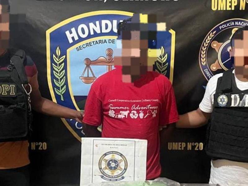 La DPI llevó a cabo la captura de un hombre de 38 años, señalado por su presunta participación en los delitos de tráfico de drogas.