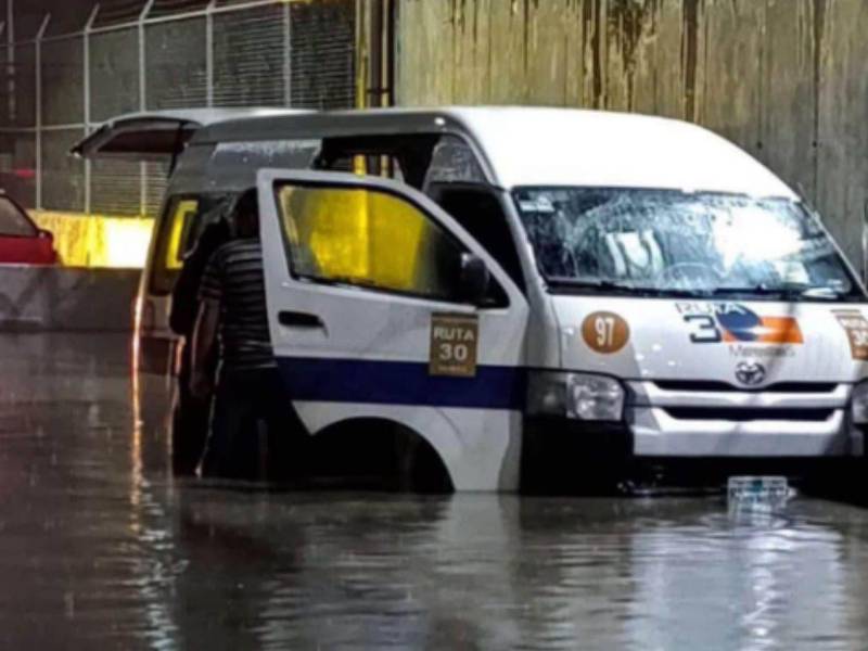La tragedia ocurrió en la localidad de Bosques de Tultitlán, sobre una de las principales arterias viales. Imagen de redes sociales.