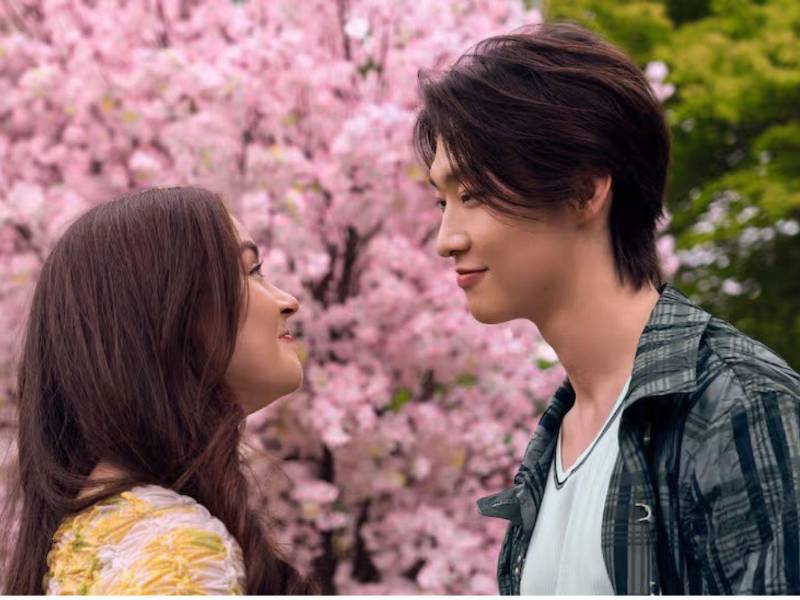 La tercera y última temporada de Besos, Kitty (XO, Kitty), que se estrena en Netflix el 2 de abril de 2026, sigue a Kitty en su año senior en la KISS de Seúl. Enfrenta la presión de definir su futuro, aclarar sus sentimientos por Min Ho tras el caos amoroso y gestionar sus relaciones personales, todo mientras el caos y las sorpresas dificultan sus planes.