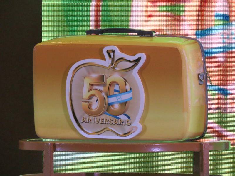 La Colonia presenta su nueva promoción “¡Gánate el maletín dorado!”, en su 50 aniversario