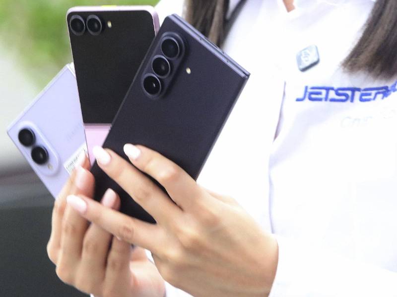 La serie Galaxy Z incorpora herramientas como Now Brief, Gemini Intelligence y Galaxy AI para automatizar procesos, conectar aplicaciones y ofrecer recomendaciones personalizadas de forma segura.
