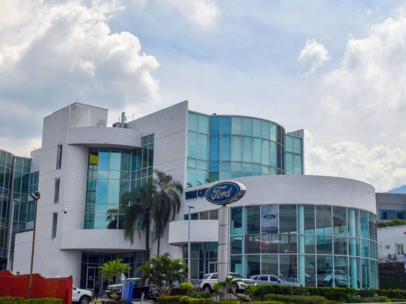 Descuentos navideños y beneficios exclusivos te esperan en Yude Canahuati este diciembre. ¡Aprovecha ya!