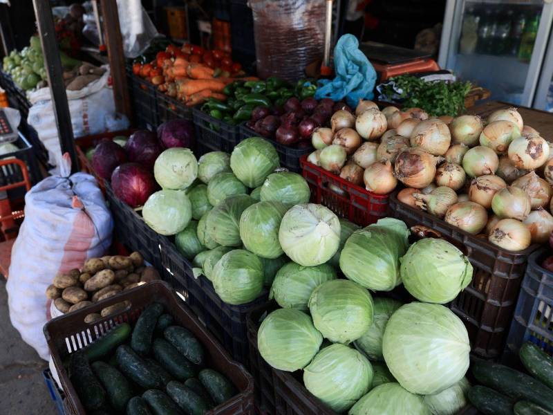 Por el lado de las verduras, la papa, la cebolla y la lechuga, tuvieron un ligero incremento durante la última semana.
