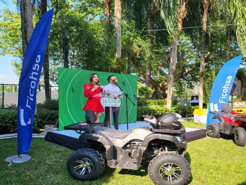 Durante el lanzamiento “Gane su destino a Río de Janeiro con Supermercados La Colonia”.