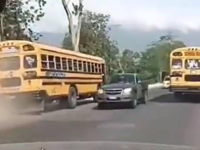 Los dos buses que peleaban ruta fueron decomisados.