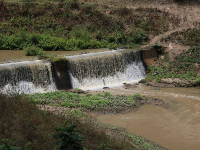 La represa Laureles sale del nivel crítico tras varios días de lluvias en la capital.