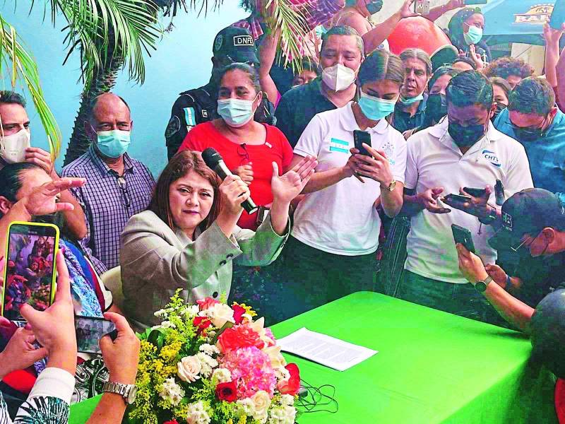 En la conferencia de prensa concedida ayer, Adriana Zúniga, extitular del IHSS, denunció que durante su mandato recibió severos maltratos verbales por parte de la junta directiva.