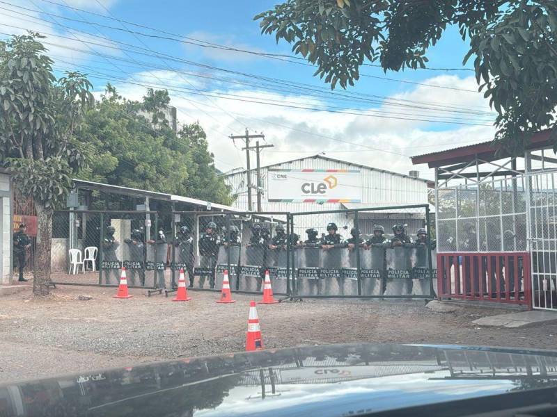 Fuerzas Armadas despliegan más de 600 efectivos para resguardar material electoral en el Infop.