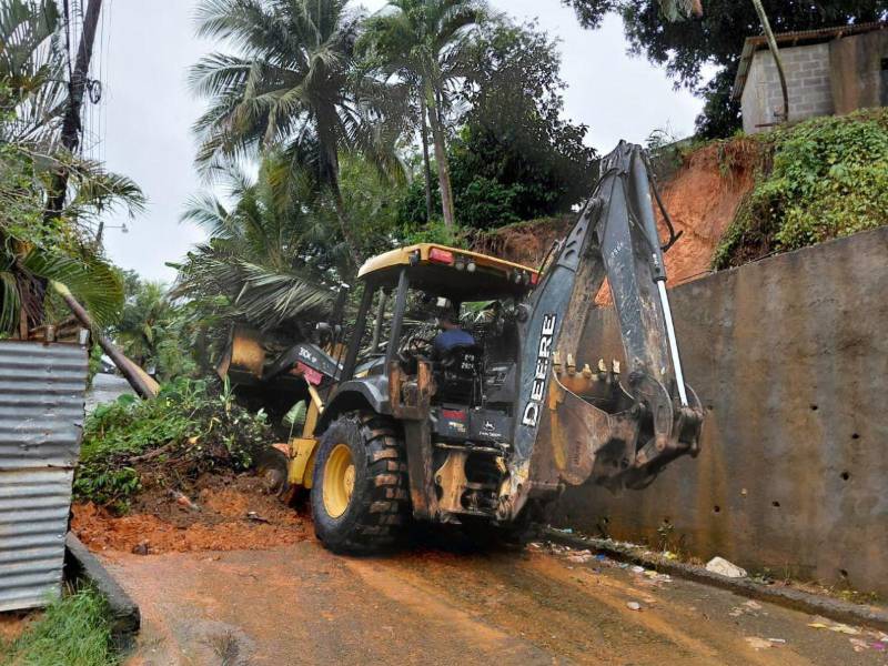 Se realizaron al menos unas 250 evacuaciones de personas que fueron trasladadas a cinco albergues habilitados en los municipios de La Ceiba, Tela y Arizona.