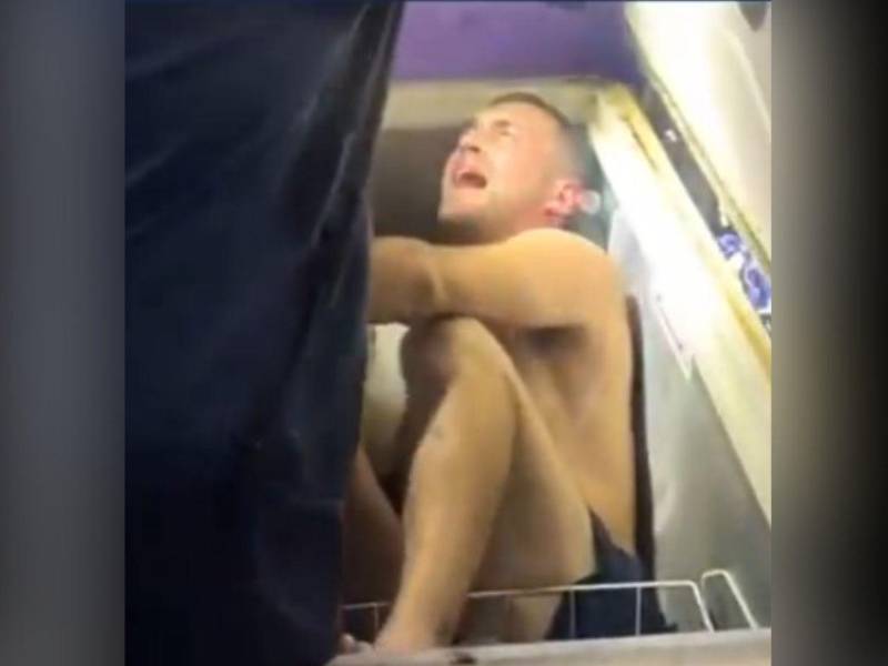 Una escena digna de una película policial, pero completamente real, dejó atónitos a vecinos y usuarios en redes sociales: un hombre prófugo fue encontrado escondido dentro de un freezer en su propia casa para intentar evadir a la policía. Aquí los detalles.