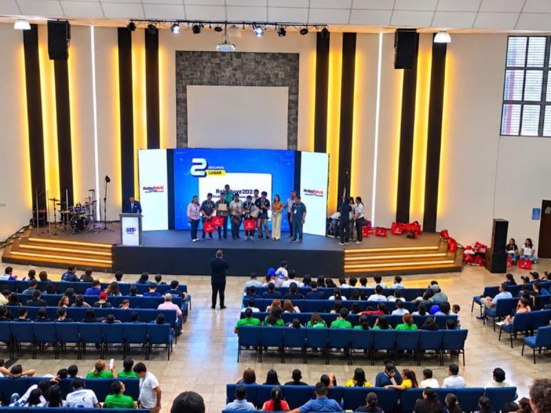 Los estudiantes del Primero de Mayo obtuvieron un merecido segundo lugar en la competencia internacional de robótica.
