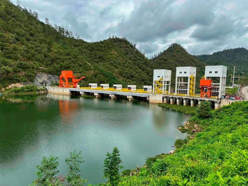 <b><span class=mln_uppercase_mln>Oriente.</span></b> Hidroeléctrica Patuca III en la comunidad de Patuca, departamento de Olancho.