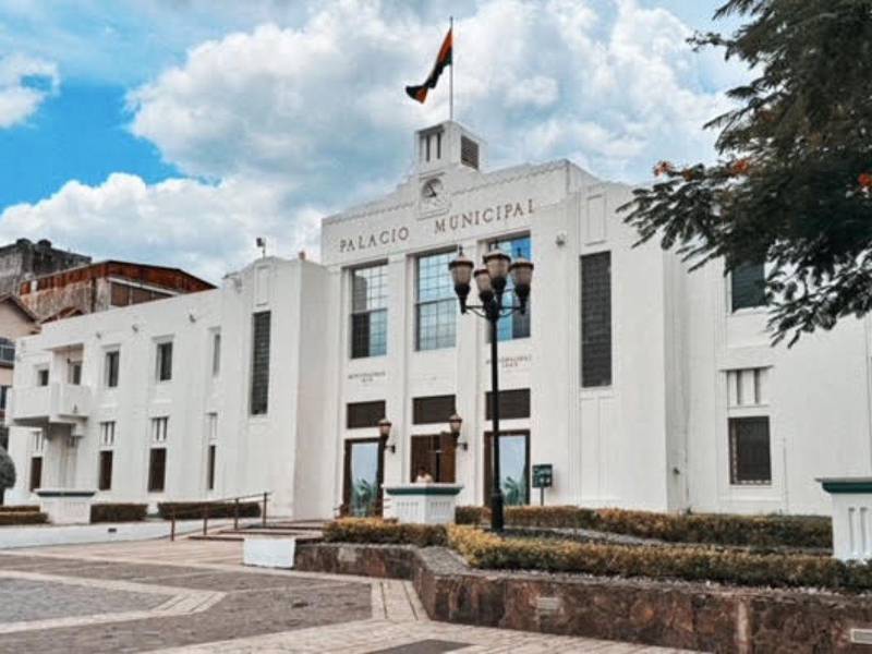 Los aires acondicionados que pretenden comprar de caracter urgente son para oficinas en el palacio municipal entre ellas la del alcalde según explican.