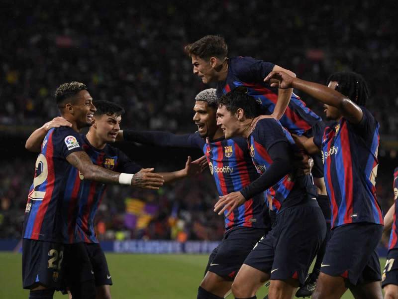 Jugadores del Barcelona celebrando el primer gol marcado por Andreas Christensen contra el Betis.