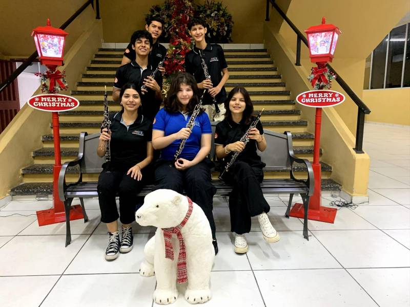 Seis jóvenes de San Pedro Sula y alrededores están aprendiendo a ejecutar este instrumento en Hope.