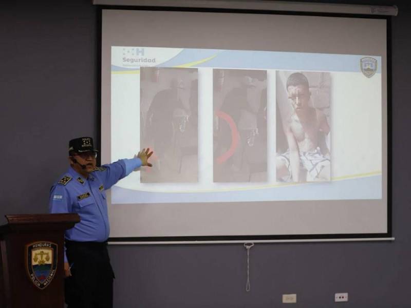 El director de la Policía Nacional, Gustavo Sánchez, durante una conferencia de prensa este martes en la que dio a conocer los avances en las investigaciones sobre las dos masacres ocurridas en Honduras en las últimas 48 horas.