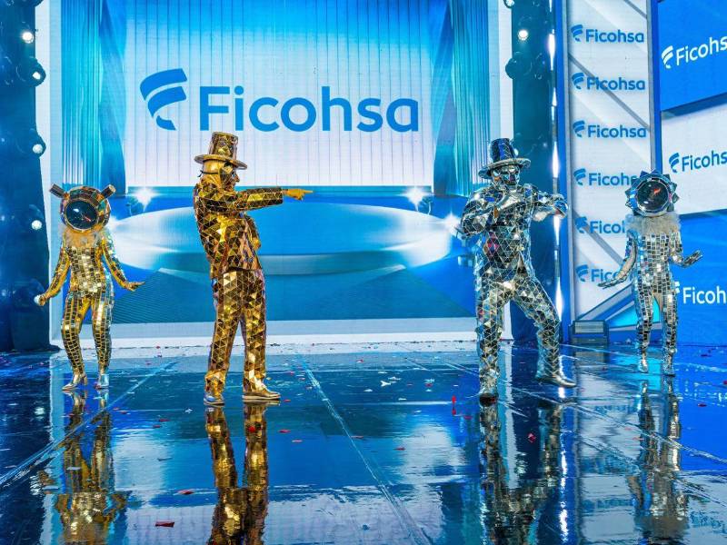 Un gran espectáculo ofrecieron los robots futuristas durante la entrega del donativo entregado por Grupo Ficohsa.