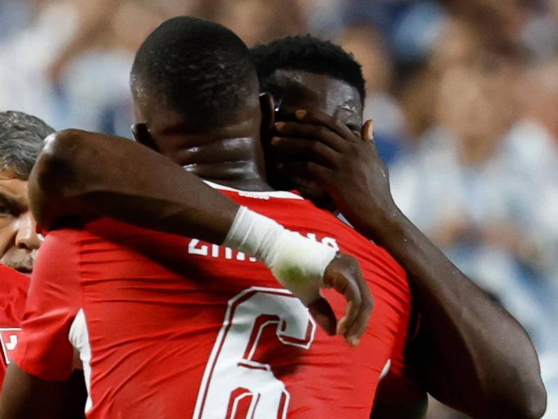 Embolo no pudo contener el llanto tras salir expulsado.