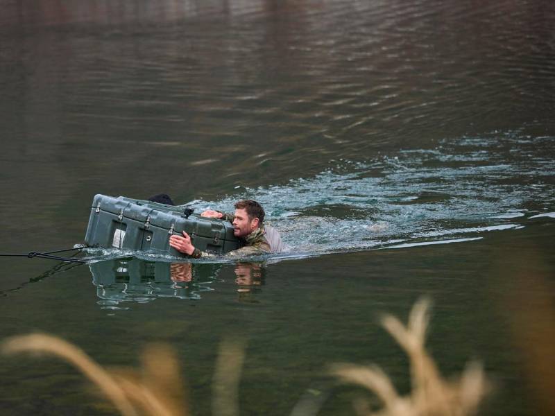 Fotograma cedido por National Geographic donde aparece el actor australiano Chris Hemsworth durante una escena de un capítulo de 'Limitless: Live Better Now' (2025).
