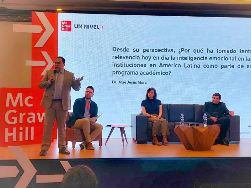 José Jesús Mora, vicerrector académico de UTH, durante su participación en la convención anual de McGraw Hill.