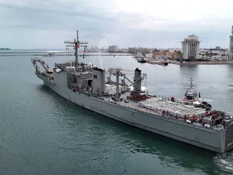 Buque con ayuda humanitaria a Cuba, desde el Puerto de Veracruz, México.
