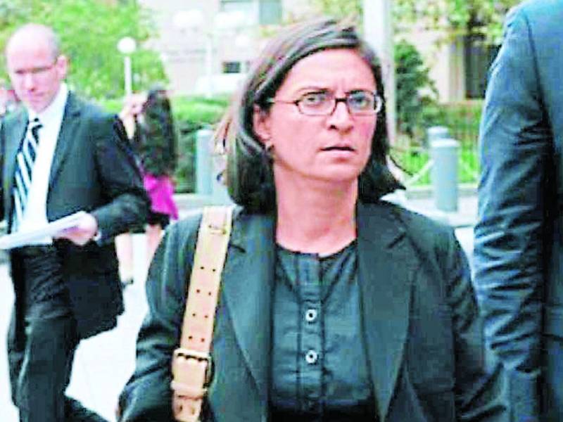 La abogada Sabrina P Shroff estuvo ayer en la audiencia del exmandatario.