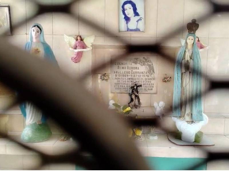 La señorita Alma Aurora Caballero Carranza descansa en el cementerio de San Nicolás, Santa Bárbara.
