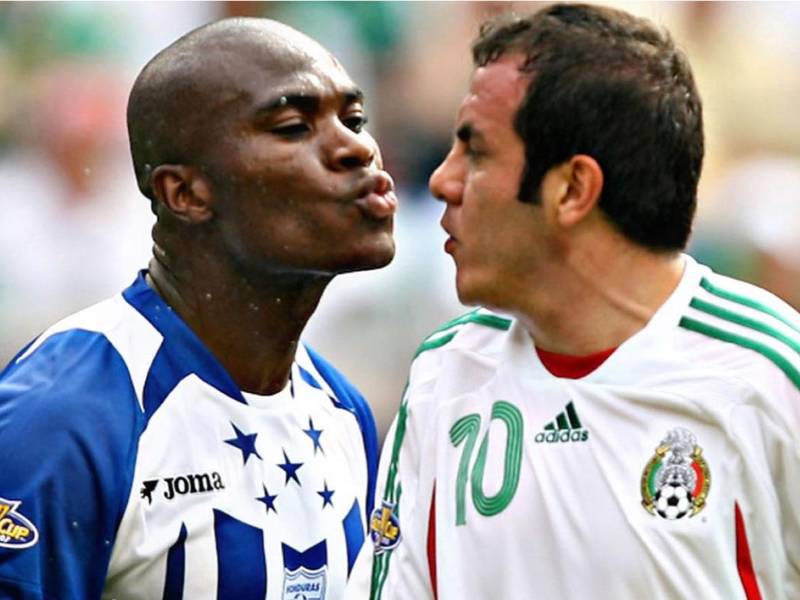 A horas del esperado partido entre Honduras y México por la Nations League 2023, es imposible no recordar aquel famoso beso que le dio Samuel Caballero a Cuauhtémoc Blanco. ¿Qué es de la vida del exdefensa hondureño ahora?