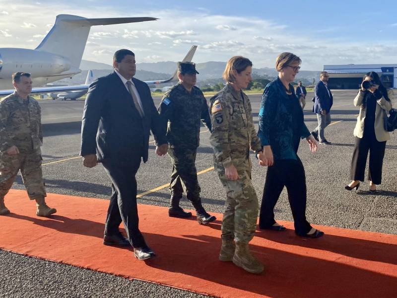 Laura Richardson, jefa del Comando Sur de Estados Unidos, arribó a Honduras.