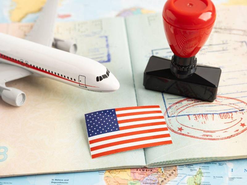 Si tiene planes de viajar a Estados Unidos, conviene prestar atención a una nueva medida migratoria. El Gobierno estadounidense anunció la suspensión indefinida del procesamiento de ciertas visas para ciudadanos de 75 países, a partir del 21 de enero.