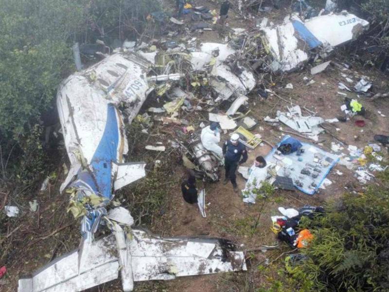 Entre los pasajeros del avión que se estrelló el miércoles 28 de enero en una zona montañosa de Norte de Santander, Colombia, dejando 15 personas fallecidas y sin sobrevivientes, se encontraba Gineth Tatiana Rincón Sanjuán, una joven estilista oriunda de Ocaña, quien minutos antes del despegue se tomó una última selfie dentro de la aeronave, ahora convertida en un emotivo recuerdo de su despedida.