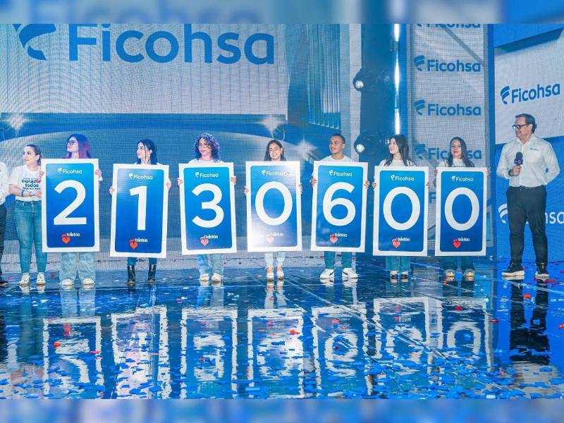 Un momento emotivo y de mucha alegría se vivió durante la entrega del donativo de Grupo Ficohsa por un monto de L2,130,600 a la Fundación Teletón.