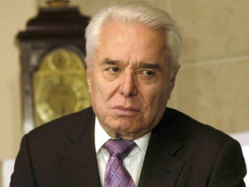 El periodista Emilio Morales aseguró que existe un video en el que, supuestamente, se vería a Enrique Guzmán acosando a la hija mayor de Mayela Laguna.